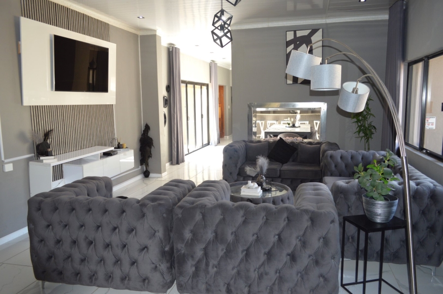 4 Bedroom Property for Sale in Wilkoppies North West